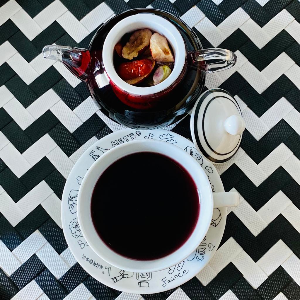 Anthocyanins have anti-ageing properties. This tisane (flower tea) blend is a naturally sweet infusion that is caffeine-free and preservative free.