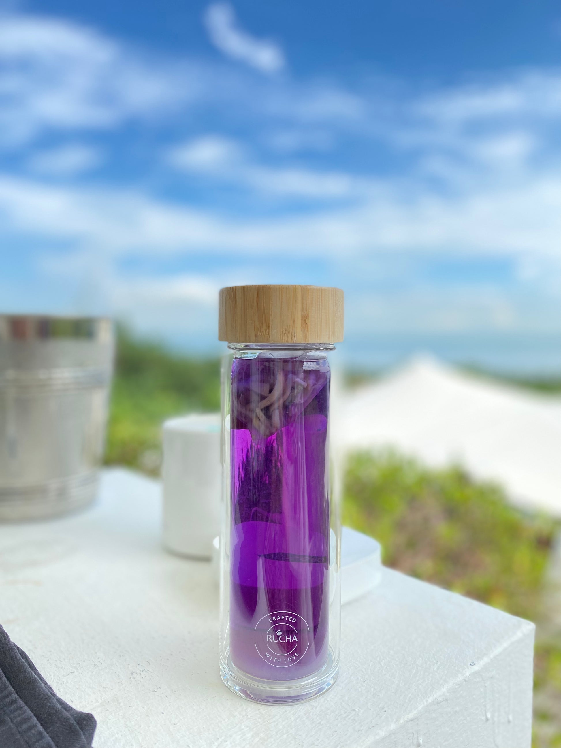 Enjoy RUCHA Remedies tea or tisane on the go in this Double Walled tea infuser bottle. Add lemon or lime juice to the [revitalise] blend to give yourself a boost of Vitamin C. Watch the infusion change its colour from blue to purple or pink. 
